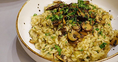 Risotto su pievagrybiais ir džiovintais baravykais