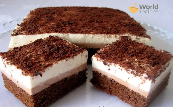 Šokoladinis pyragas su maskarponės sūrio, jogurto ir grietinėlės kremu