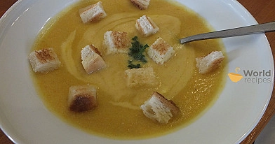 Trinta moliūgų ir vištienos sriuba su morkomis bei česnaku