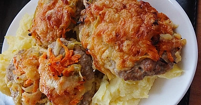 Maltos kiaulienos kepsniai "Puriena" su morkomis ir sūriu, kepti orkaitėje