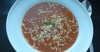 Keptų pomidorų ir pupelių sriuba su ančiuviais