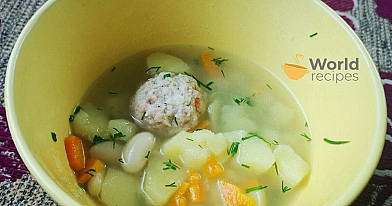 Paprasta pupelių sriuba su mėsos kukuliais, bulvėmis ir morkomis