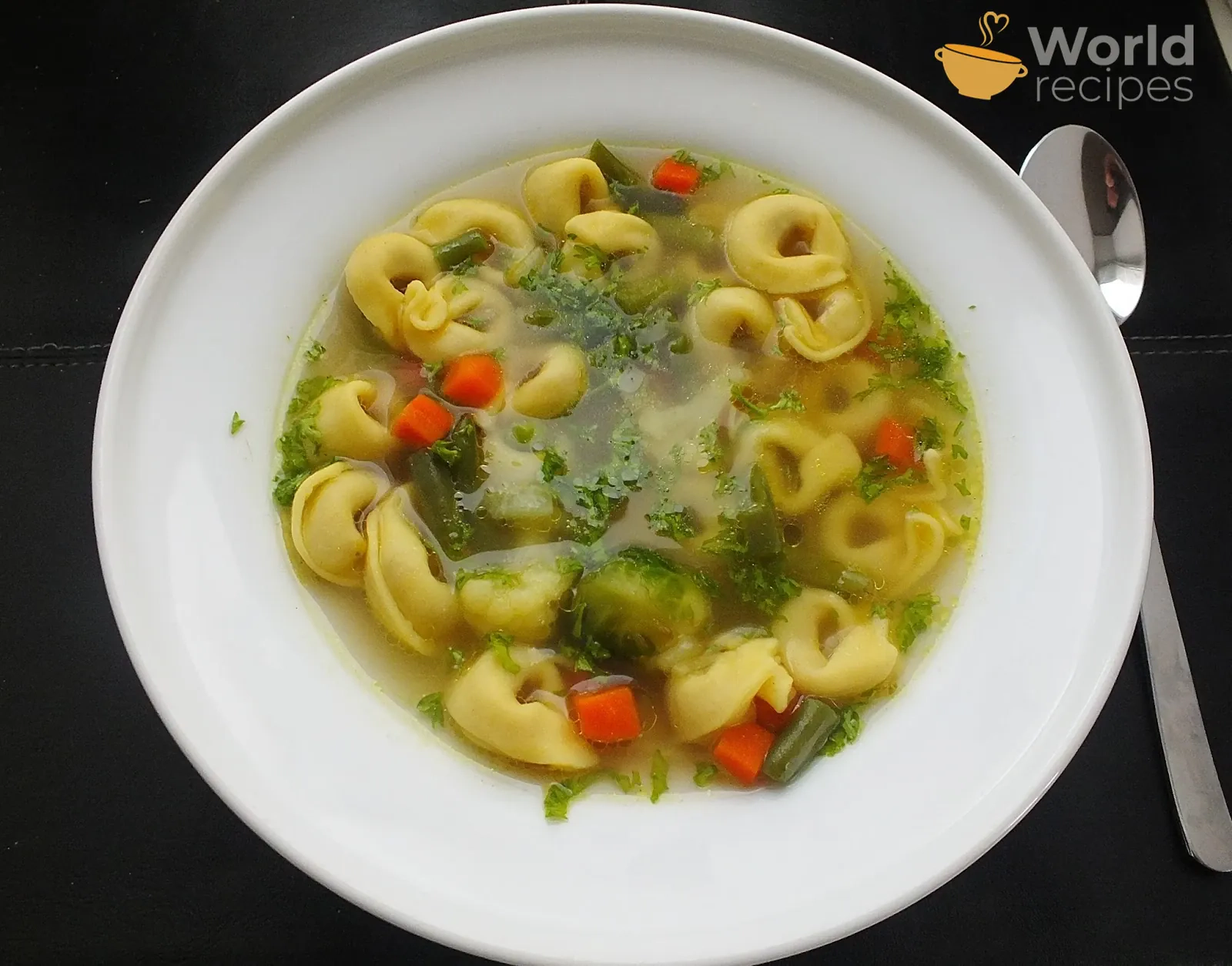 Šaldytų daržovių sriuba su Tortellini virtinukais