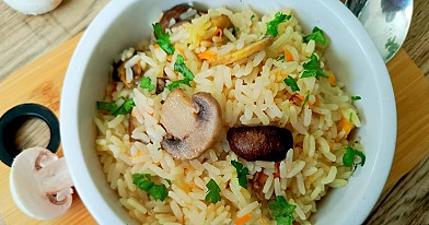 Ryžiai su grybais - pievagrybiais ir morkomis, troškinti orkaitėje