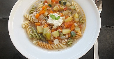 "Minestrone" pupelių sriuba su daržovėmis, bulvėmis ir makaronais