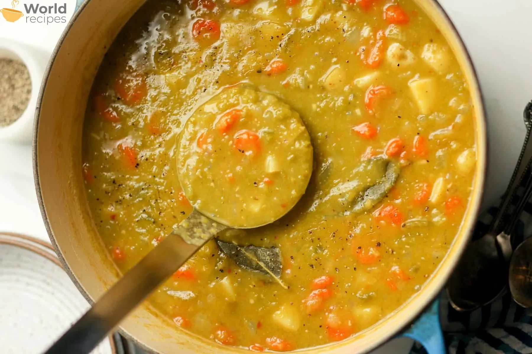 Skani žirnių sriuba su perlinėmis kruopomis, bulvėmis ir morkomis