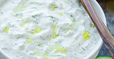 Avokado ir agurkų padažas su natūraliu jogurtu