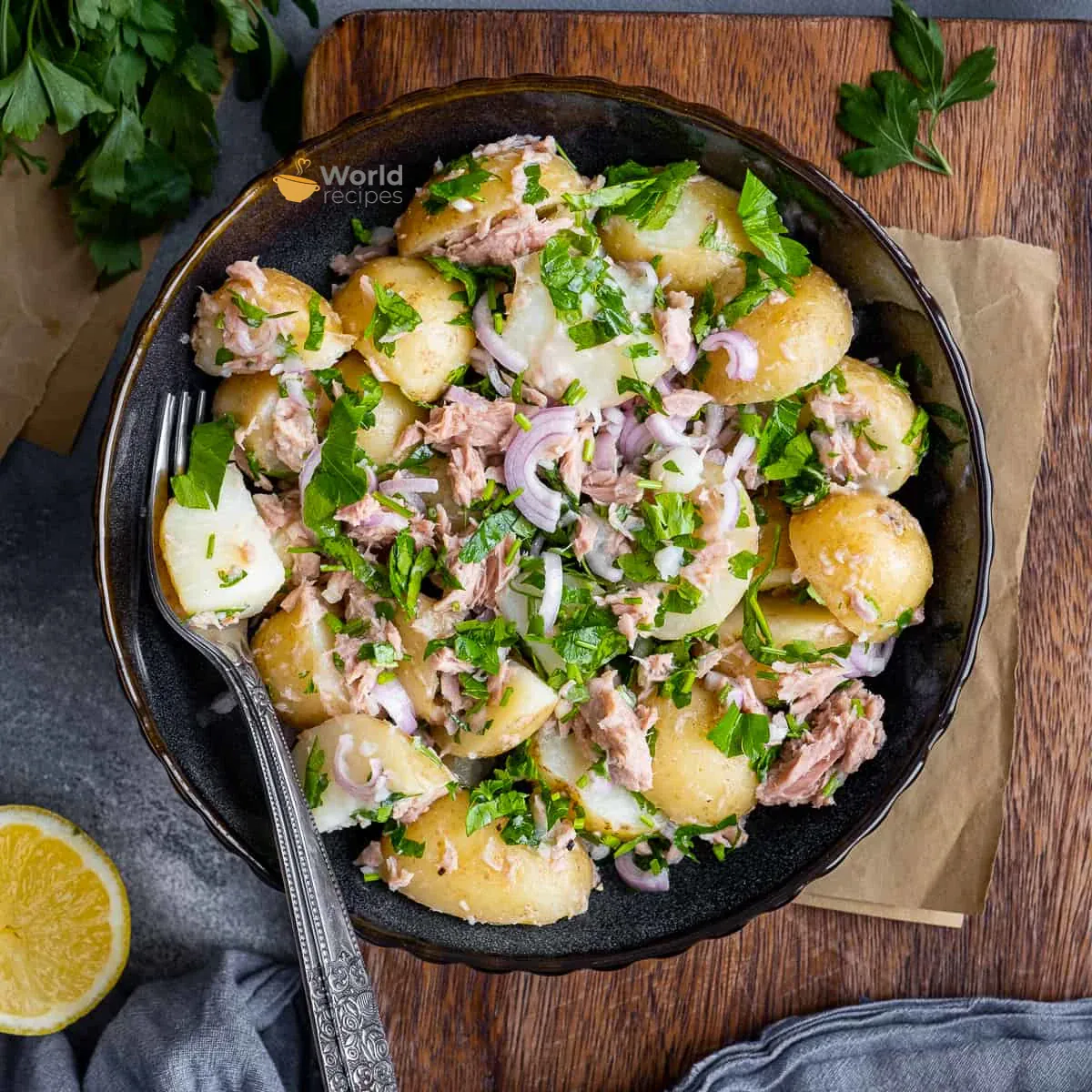 Ispaniškos bulvių salotos su tunu ir svogūnais