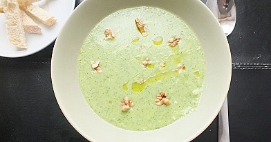 Brokolių ir žirnelių sriuba su kreminiu sūreliu