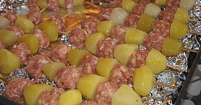 Kiaulienos kukuliai iš faršo - malta mėsa ant iešmelių orkaitėje