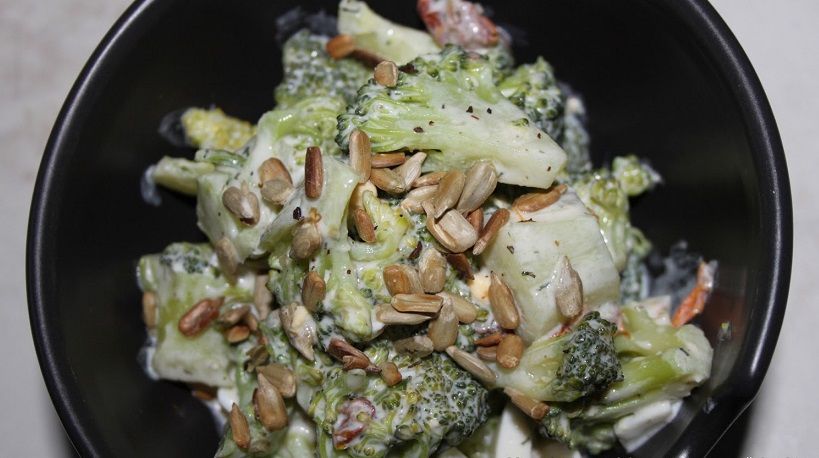 Salotos su brokoliais
