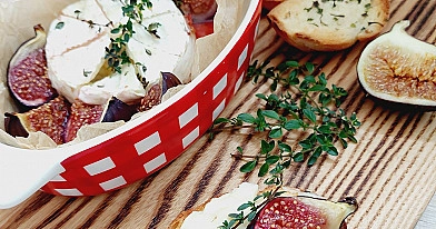 Keptas camembert sūris su figomis