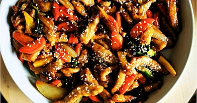 Teriyaki kiauliena su daržovėmis