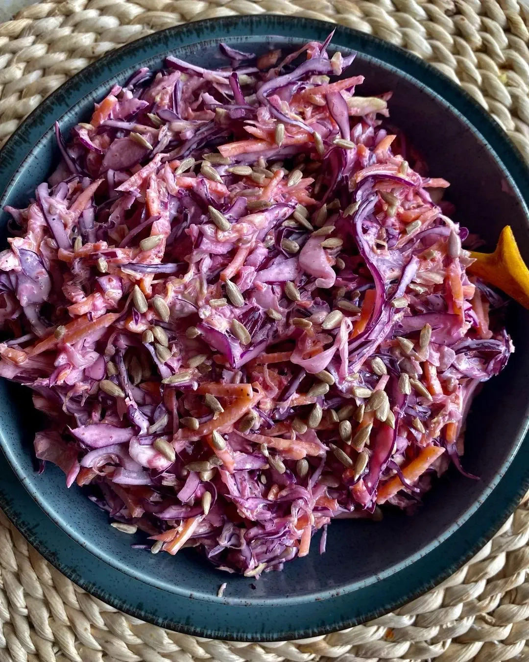 Coleslaw salotos su saulėgrąžomis ir linų sėmenimis 🥗