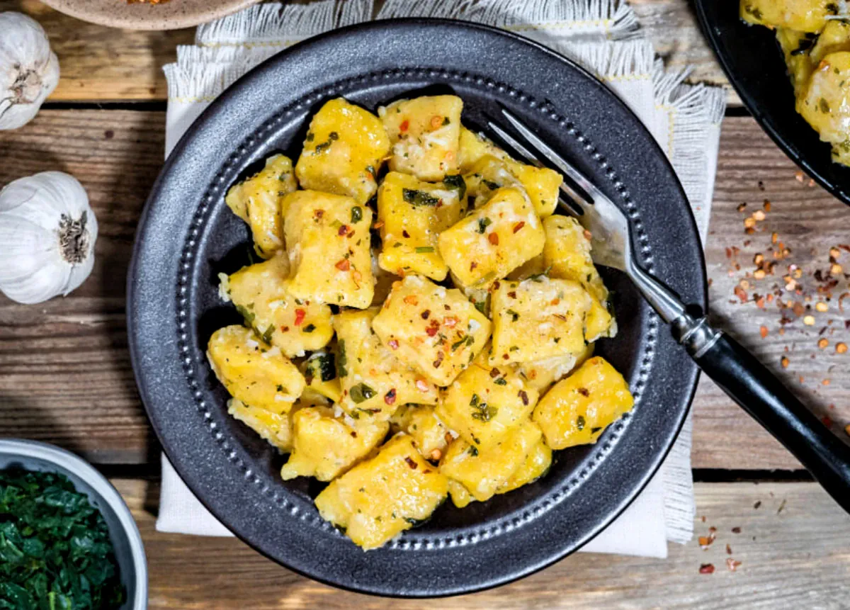 Veganiški gnocchi su moliūgu