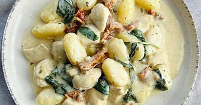 Bulviniai virtinukai gnocchi su vištienos ir grietinėlės padažu