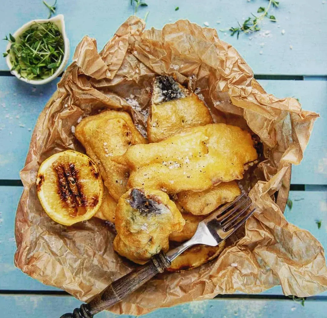 Kepta silkė alaus tešloje, tarsi fish and chips