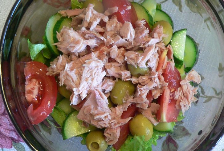 Paprastos tuno salotos