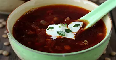Sveika vegetariška burokėlių sriuba su lęšiais