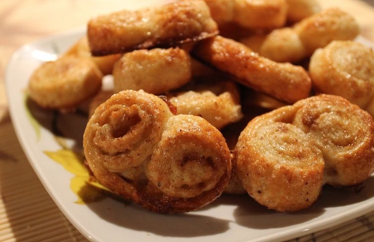 Sluoksniuotos tešlos sausainiai - Mini palmiers