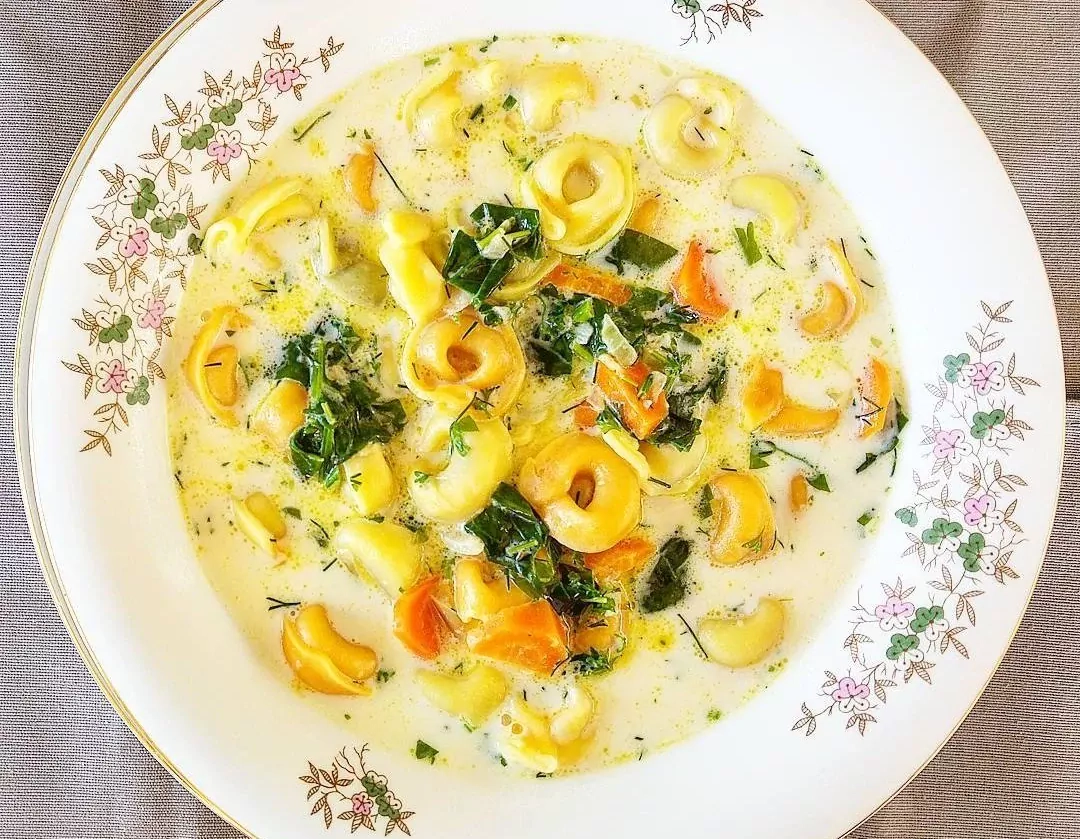 Tortellini sriuba su morkomis ir svogūnais