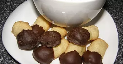 Trapūs sausainiai su šokoladu