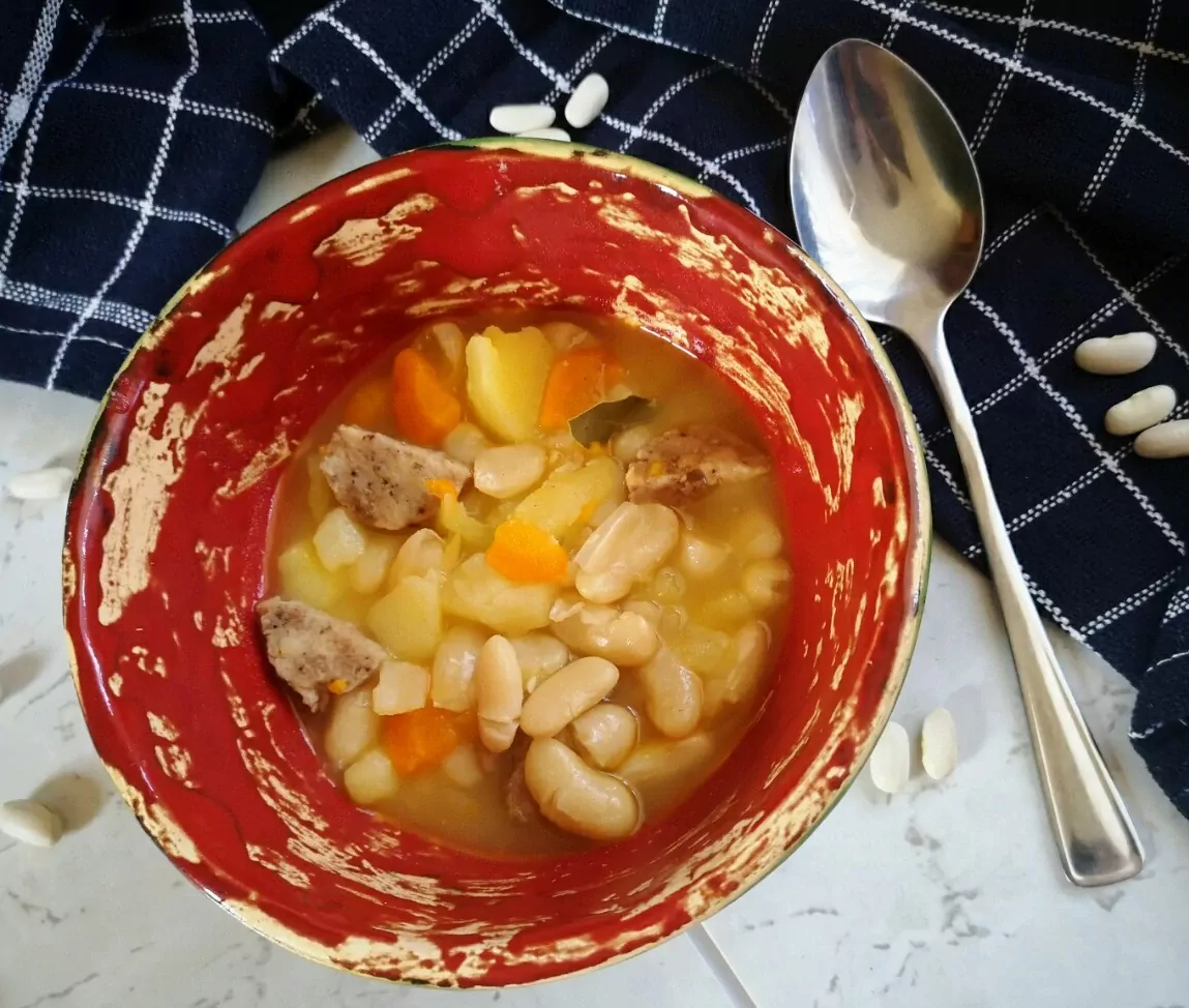 Pupelių sriuba su dešrelėmis