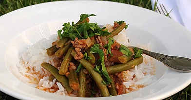 Šparaginių pupelių troškinys su malta mėsa (faršu)