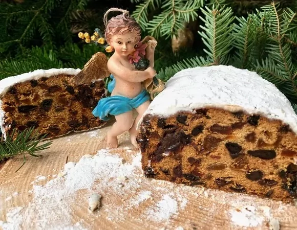 Brandintas kalėdinis pyragas su džiovintais vaisiais