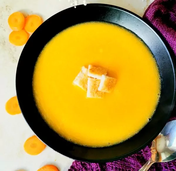 Trinta veganiška keptų morkų sriuba