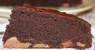 Drėgnas šokoladinis pyragas su Rududu