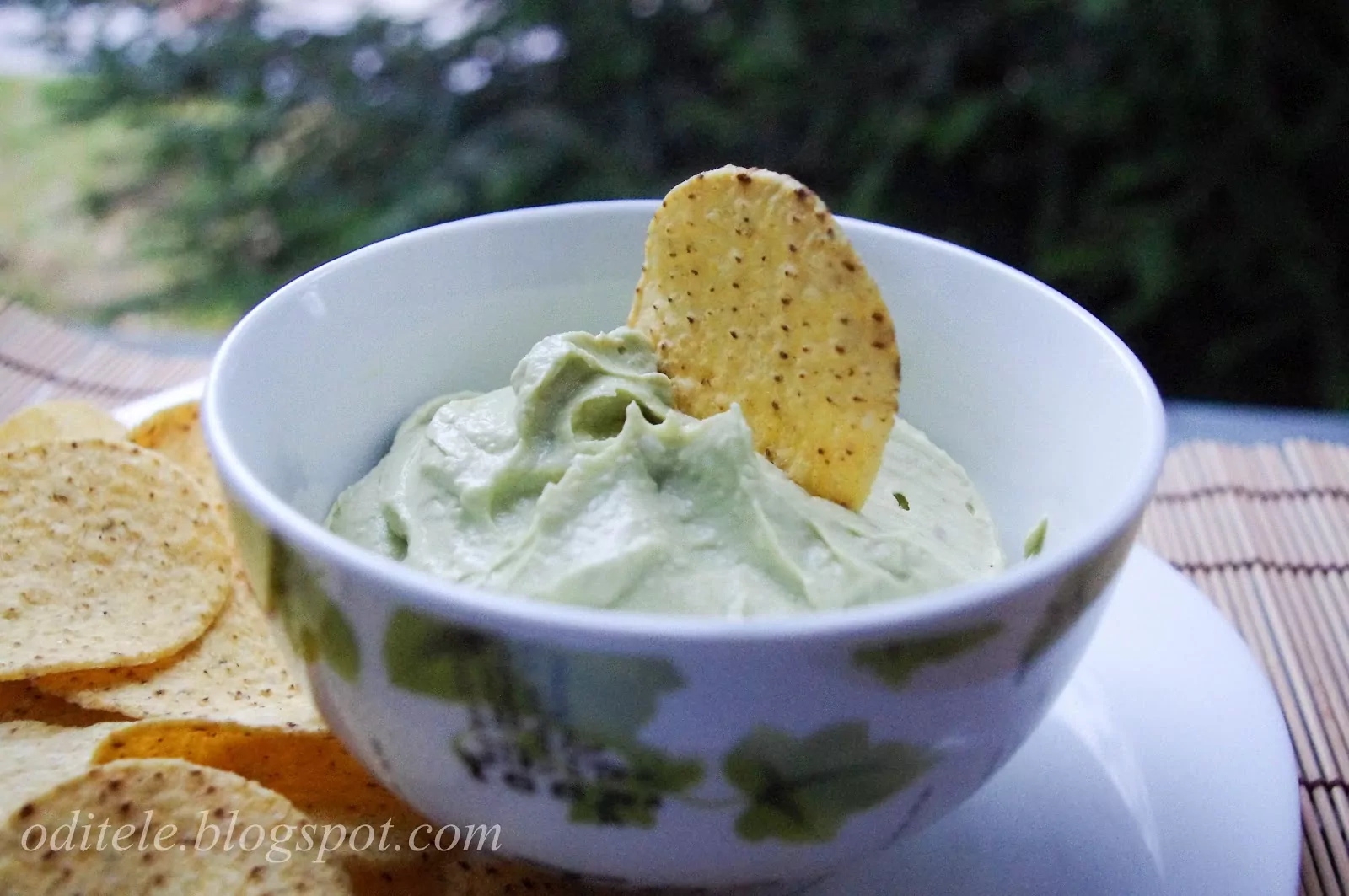 Avokadų užtepėlė (guacamole) su grietine ir česnaku