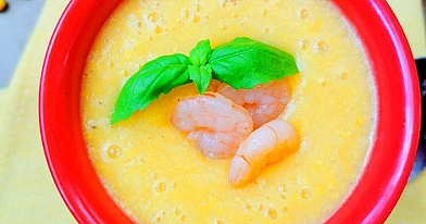 Kreminė kukurūzų-bulvių sriuba su krevetėmis