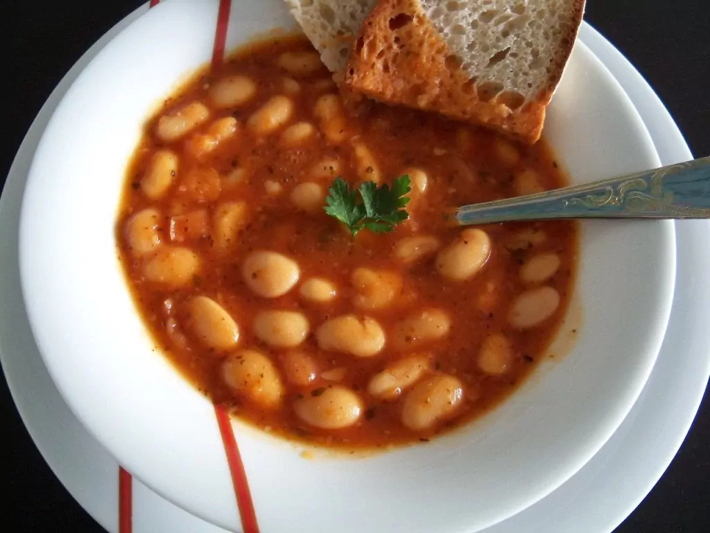 Pomidorų sriuba su pupelėmis
