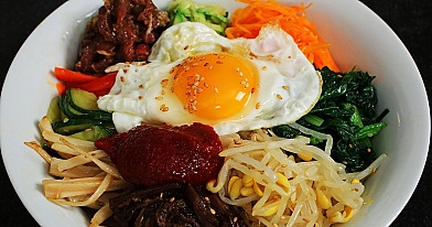 Korėjietiškas bibimbap su kynva ir jautiena