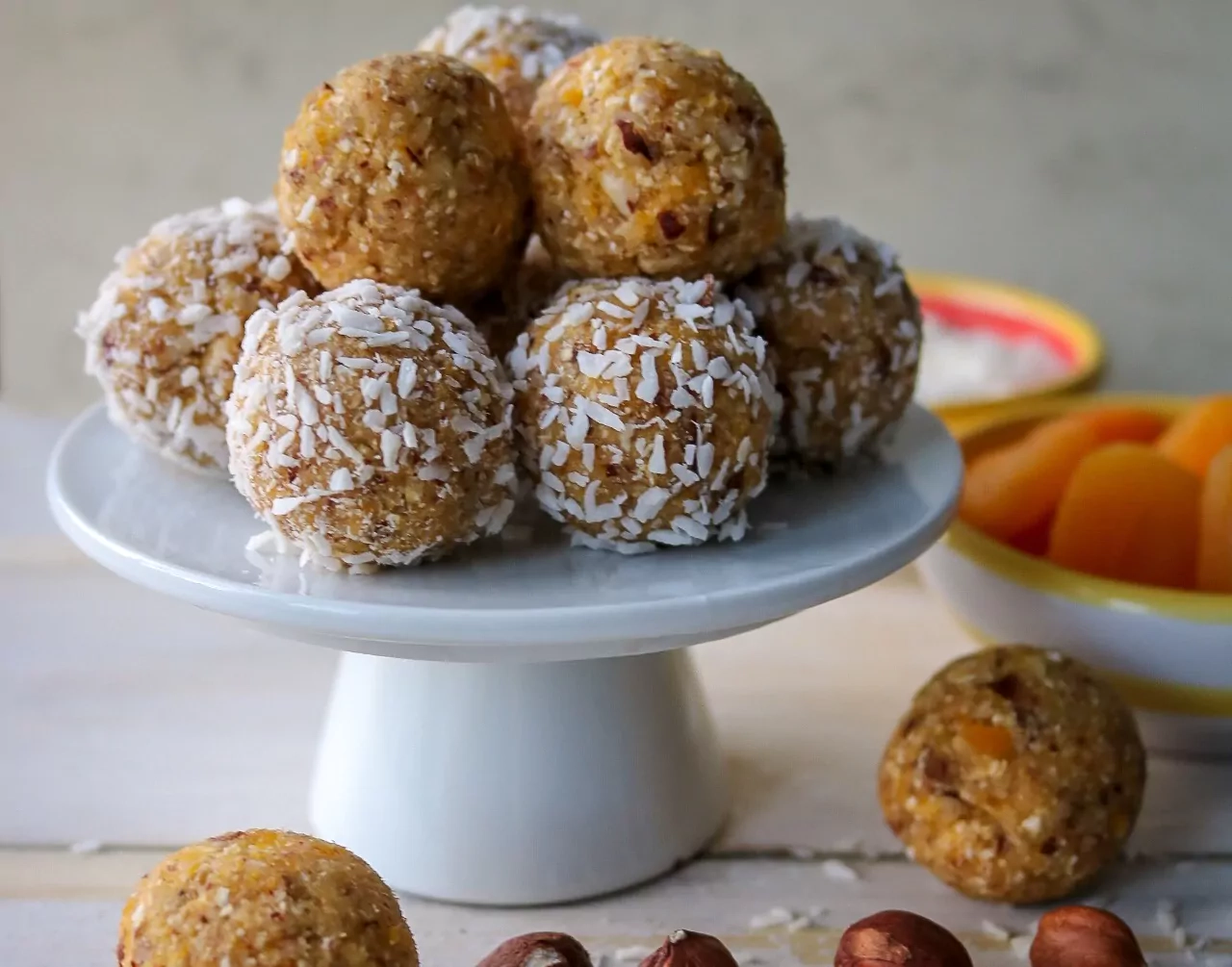 Veganiški abrikosų saldainiai be glitimo - energijos kamuoliukai (energy balls)