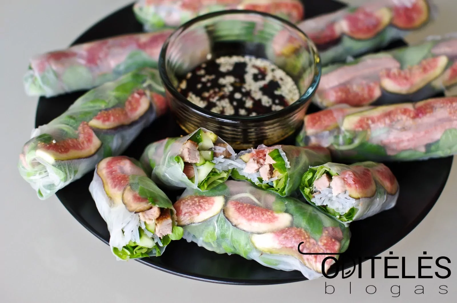 Vasariški ryžių lapelių suktinukai (summer rolls) su antiena