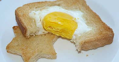 Orkaitėje kepti karšti sumuštiniai su kiaušiniais "Saulutės"