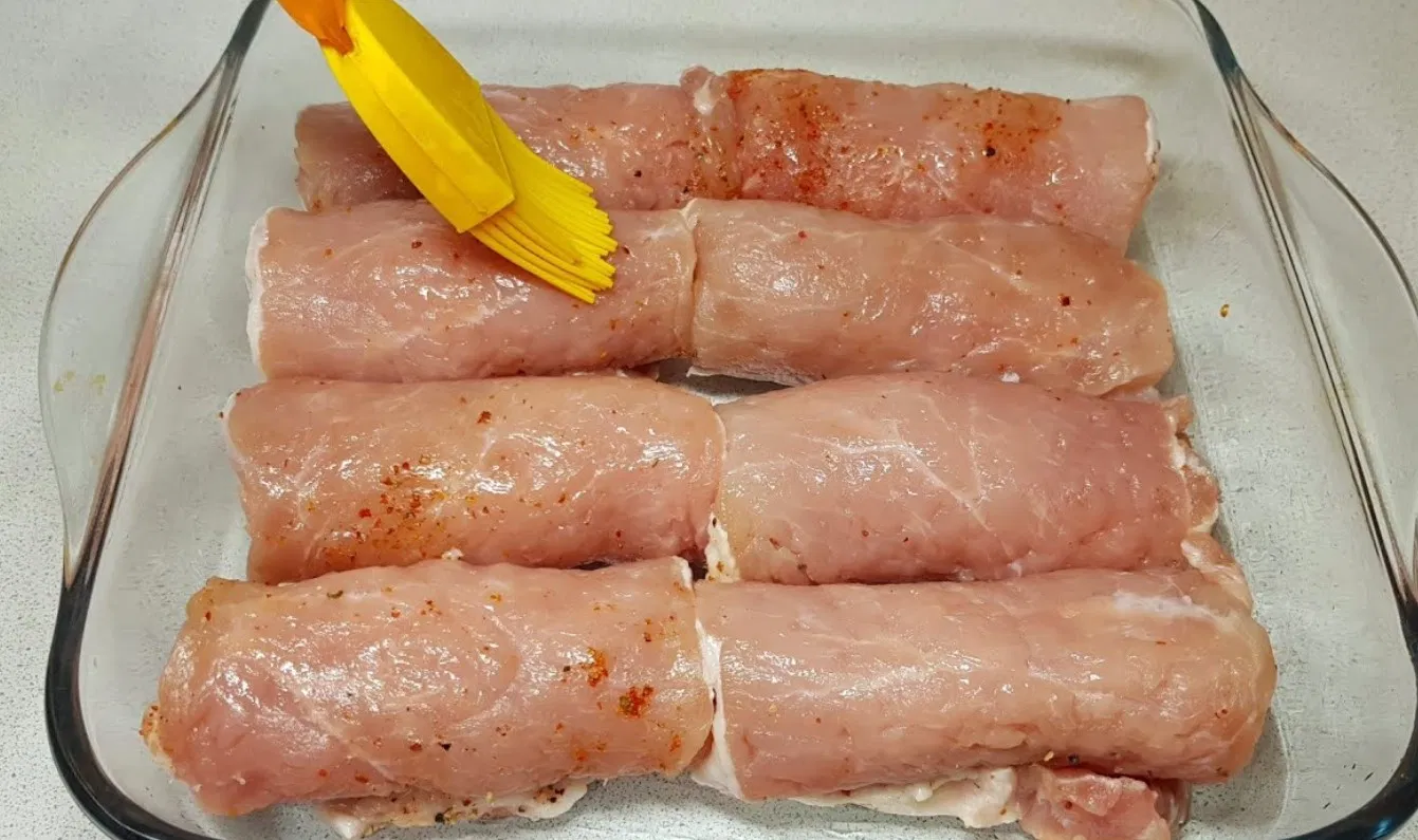 Nepaprastai skani mėsa iš orkaitės: kiaulienos nugarinę, kepant kepsnius, ruoškite taip – išbandykite šį puikų receptą!