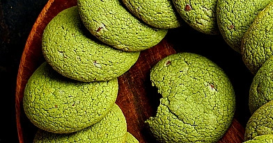 Lengvai padaromi žali sausainiai su matcha milteliais