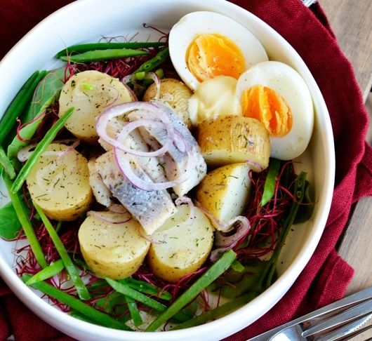 Silkės ir bulvių salotos