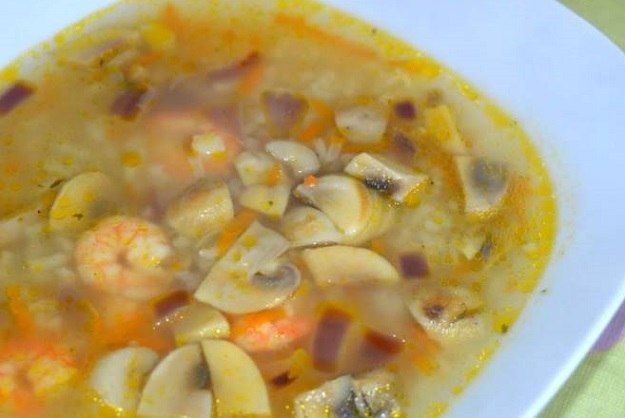 Ryžių sriuba su krevetėmis ir grybais