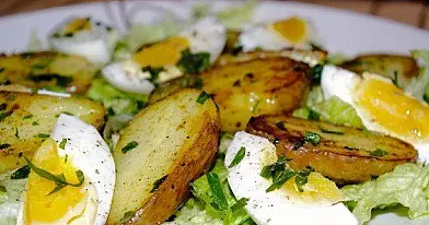 Salotos su kiaušiniais ir bulvėmis