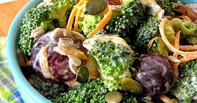 Brokolių ir vynuogių salotos